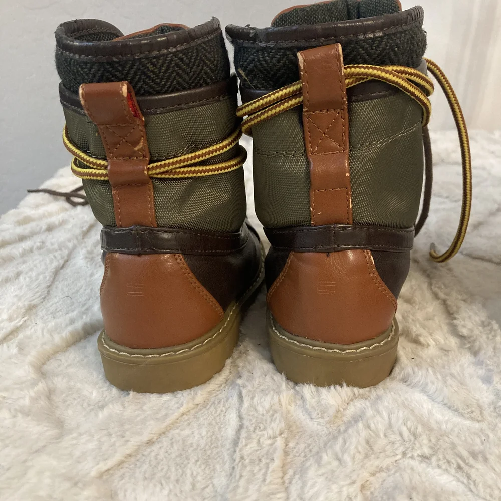 Vintage Tommy Hilfiger Brown Leather Duck Boots with Tan Accents- Size 8 Toddler